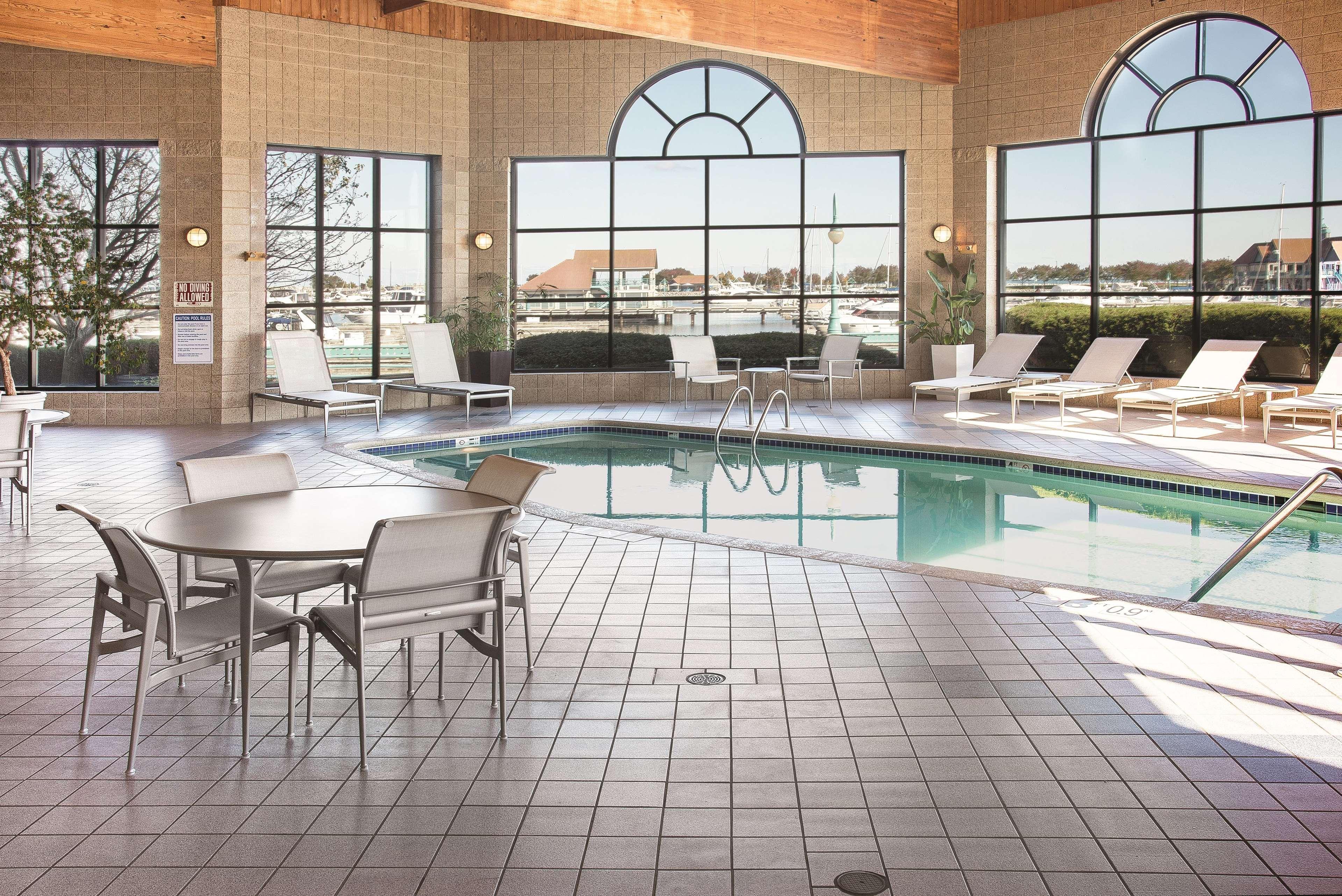 מלון Doubletree By Hilton Racine Harbourwalk מראה חיצוני תמונה