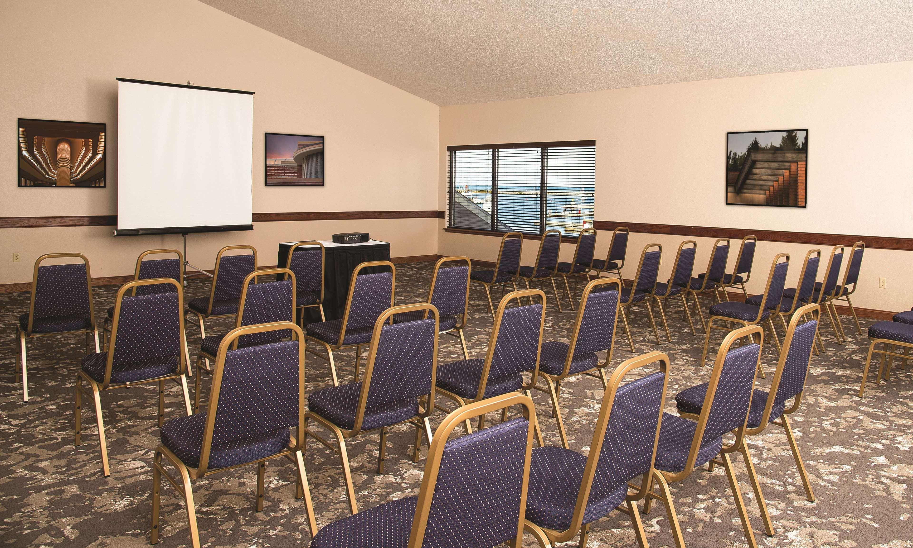 מלון Doubletree By Hilton Racine Harbourwalk מראה חיצוני תמונה