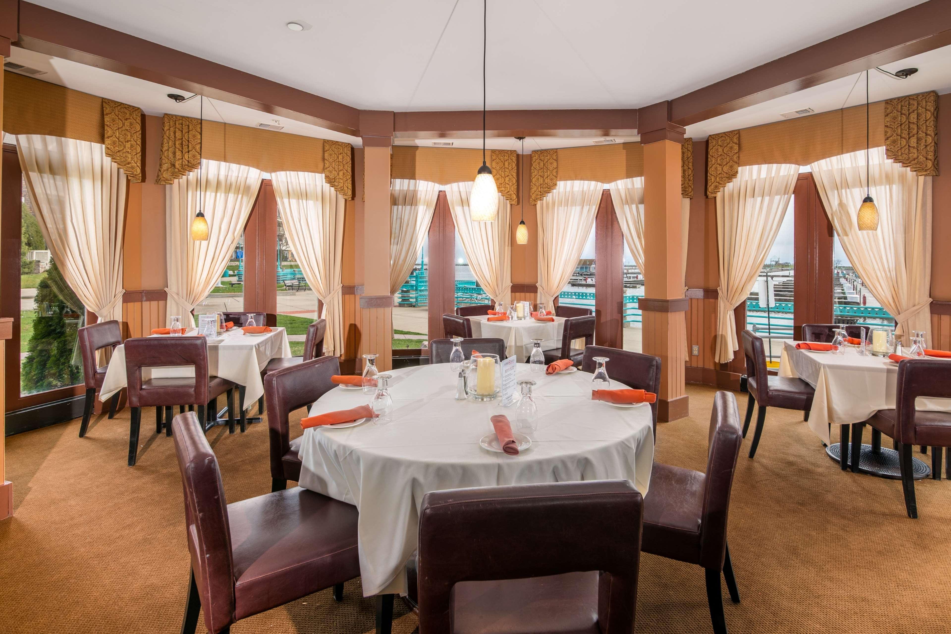 מלון Doubletree By Hilton Racine Harbourwalk מראה חיצוני תמונה