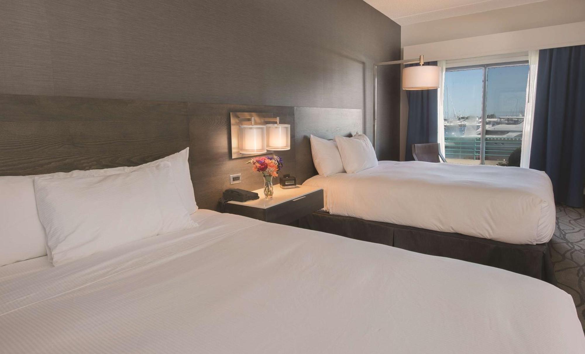 מלון Doubletree By Hilton Racine Harbourwalk מראה חיצוני תמונה
