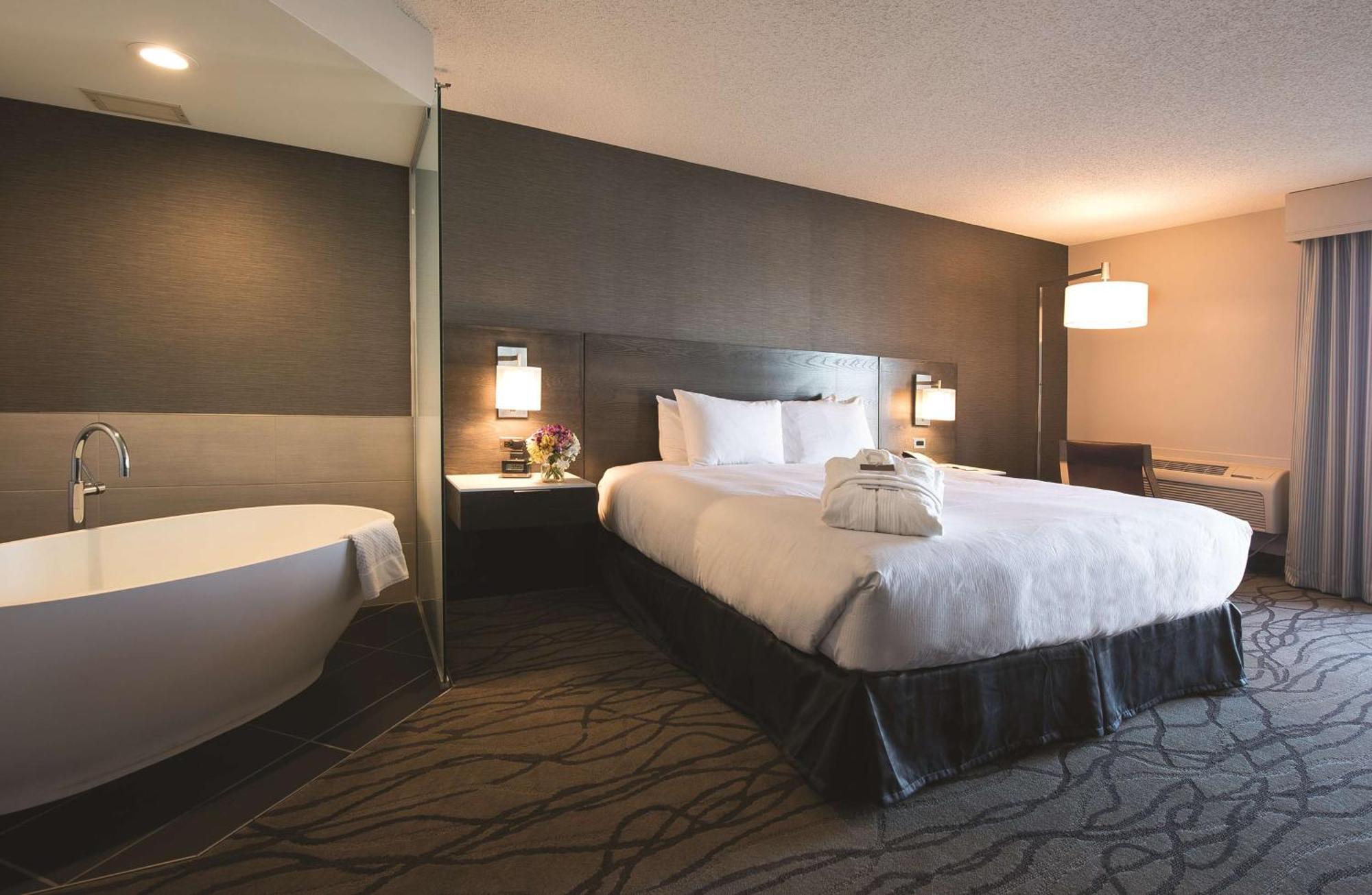מלון Doubletree By Hilton Racine Harbourwalk מראה חיצוני תמונה