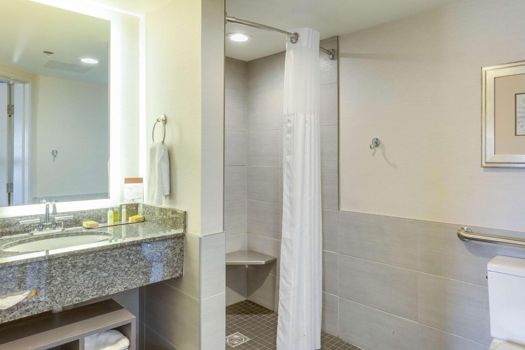 מלון Doubletree By Hilton Racine Harbourwalk מראה חיצוני תמונה
